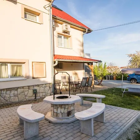 Balkonett Vendeghaz * Balatonfured